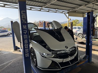 صورة 10 لـ 2016 BMW I8