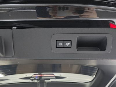 2025 Lexus LX — миниатюра 24