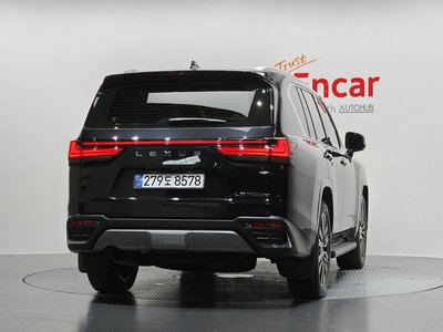 صورة 4 لـ 2025 Lexus LX
