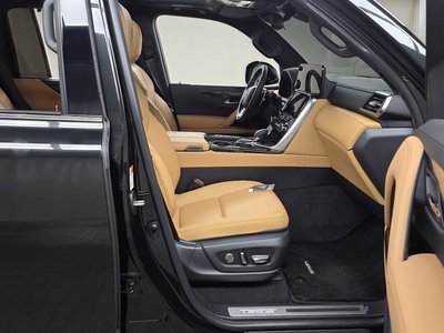 2025 Lexus LX — миниатюра 16