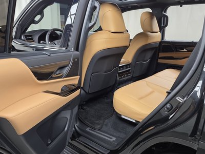 2025 Lexus LX — миниатюра 18