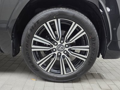 صورة 8 لـ 2025 Lexus LX