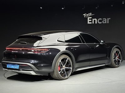 PORSCHE TAYCAN - 3