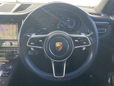 PORSCHE MACAN - 4