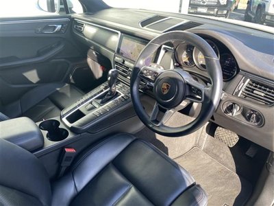 PORSCHE MACAN - 2