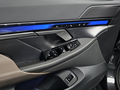 2025 BMW 5 SERIES 缩略图 35