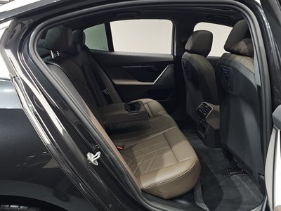2025 BMW 5 SERIES 缩略图 18