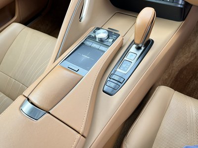 صورة مصغرة 27 لـ 2021 Lexus LC