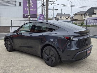 TESLA MODEL Y - 5