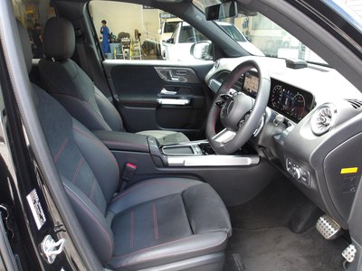 2025 Mercedes-BENZ GLB — миниатюра 4