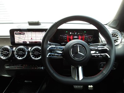 2025 Mercedes-BENZ GLB — миниатюра 34