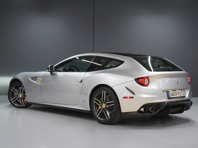 FERRARI FF - 5