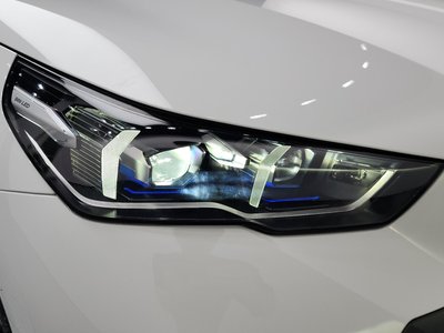 2025 BMW 5 SERIES — фото 9