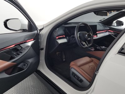 صورة مصغرة 13 لـ 2025 BMW 5 SERIES