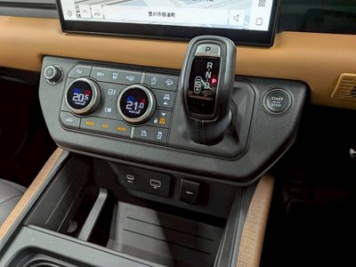 2023 LAND Rover DEFENDER thumbnail 40