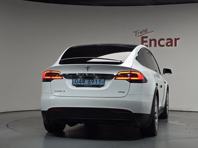 2018 Tesla MODEL X — фото 4