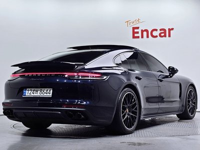 PORSCHE PANAMERA - 4
