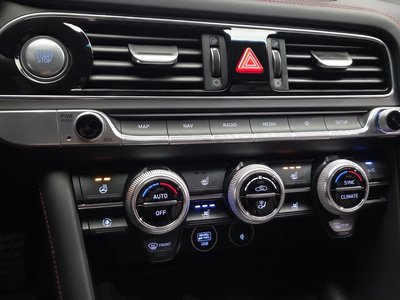 2021 Genesis THE NEW G70 — миниатюра 23
