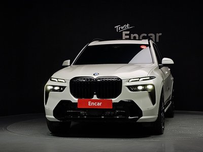2025 BMW X7 照片 2