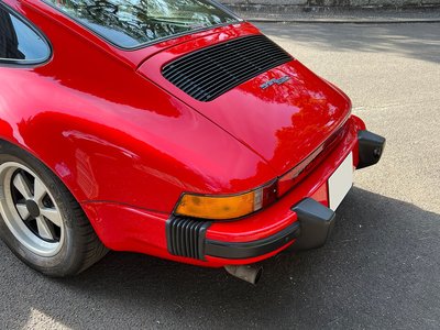 PORSCHE 911 - 8