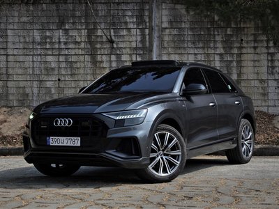 AUDI Q8 - 1