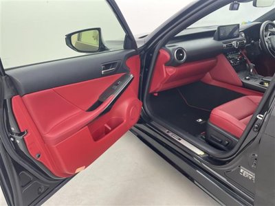 صورة مصغرة 39 لـ 2021 Lexus IS