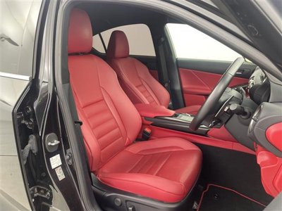 صورة مصغرة 30 لـ 2021 Lexus IS