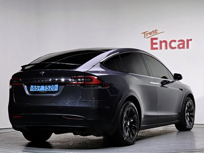 TESLA MODEL X - 4
