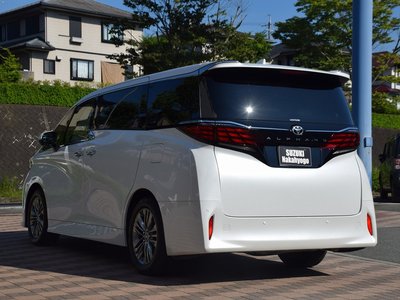 2025 Toyota ALPHARD — фото 2