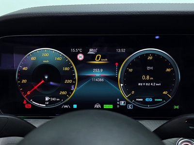 MERCEDES-BENZ E-CLASS - 8