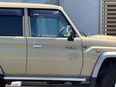 2015 Toyota LAND CRUISER 70 thumbnail 23