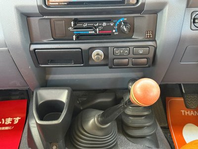 2015 Toyota LAND CRUISER 70 thumbnail 73