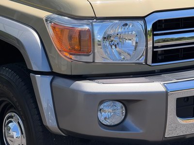 2015 Toyota LAND CRUISER 70 thumbnail 14