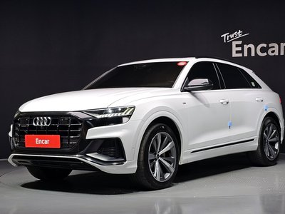 2021 AUDI Q8 photo 1