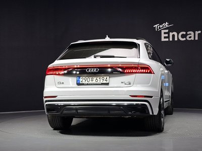 2021 AUDI Q8 photo 4