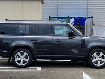 LAND ROVER DEFENDER - 4