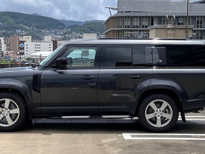 LAND ROVER DEFENDER - 8