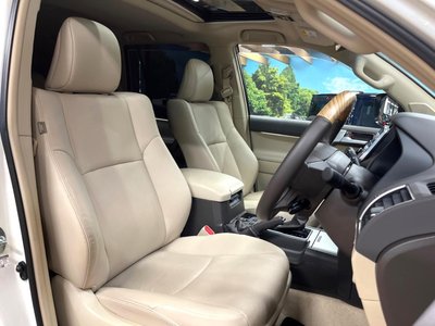 TOYOTA LAND CRUISER PRADO - 8