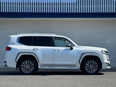 TOYOTA LAND CRUISER 300 - 9