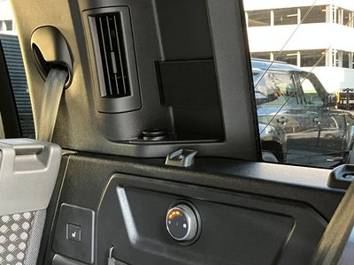 LAND ROVER DEFENDER - 7