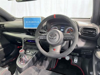 TOYOTA GR YARIS - 8