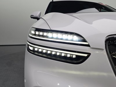 صورة 9 لـ 2025 Genesis GV70