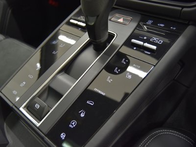 2023 Porsche MACAN thumbnail 16
