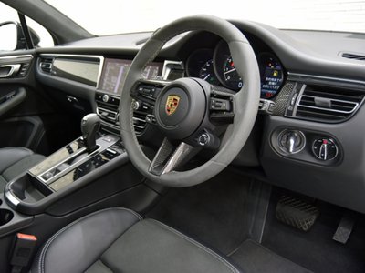2023 Porsche MACAN thumbnail 26