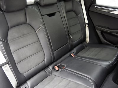 2023 Porsche MACAN thumbnail 14