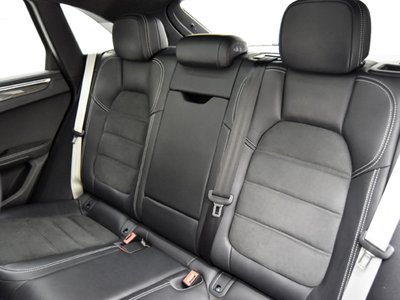 2023 Porsche MACAN thumbnail 28