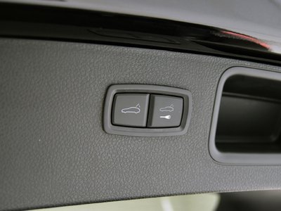 2023 Porsche MACAN thumbnail 31