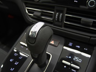2023 Porsche MACAN thumbnail 24