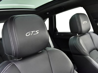 2023 Porsche MACAN thumbnail 27