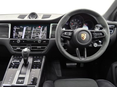 2023 Porsche MACAN thumbnail 12